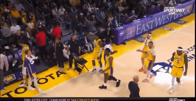 b体育-雷迪克喊暂停后，范德彪当场掀桌：你针对我？