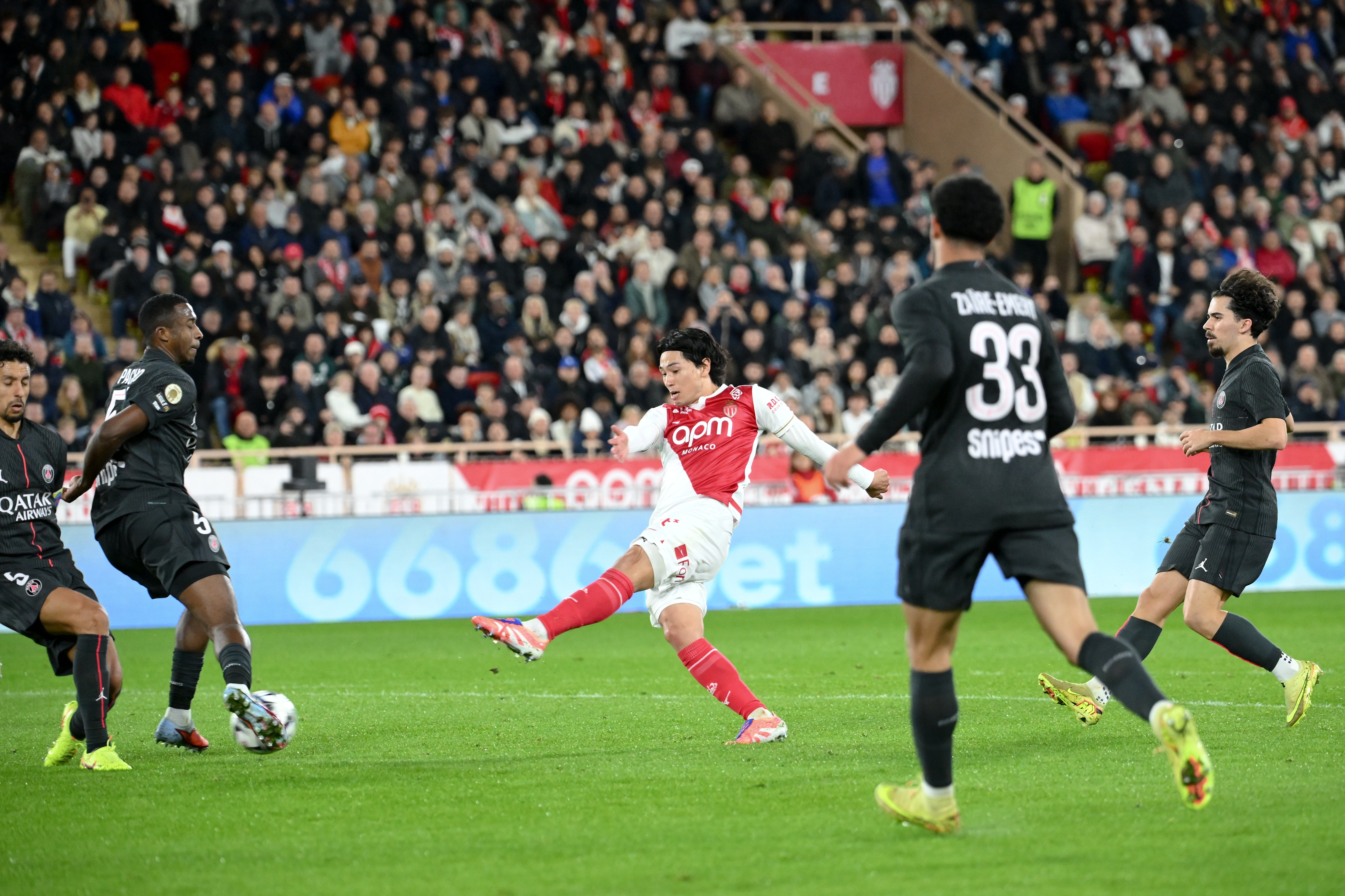 b体育中国官网-日媒：南野拓实随效力国内联赛的日本队员返日，进行下一步康复